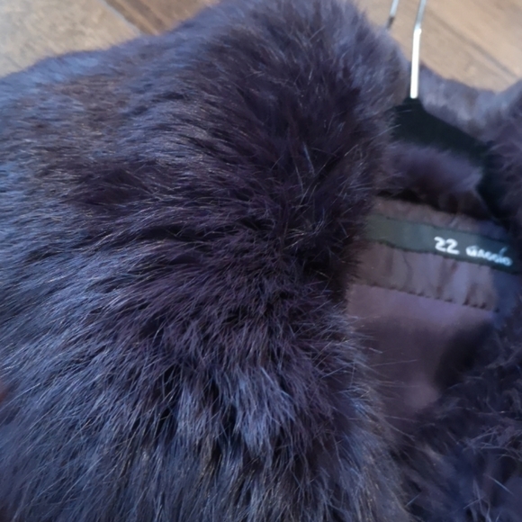 Beautiful aubergine winter jacket with fur details - Picture 11 of 16